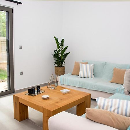 Christina Apartment Kíssamos Екстериор снимка